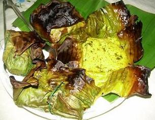 Pomfret Paturi (Pomfret fish fillets wrapped in Banana leaves)       