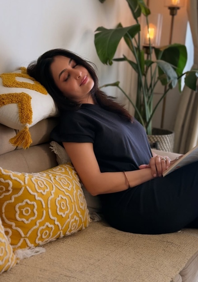 Shubhangi Atre enjoys spiced raw mango and a self-date night with a beachside candlelight setup