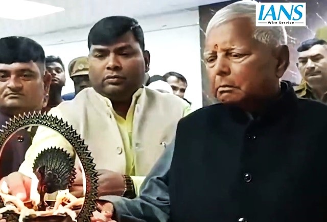 Lalu Prasad Yadav inaugurates nursing home in Bihar's Mahua