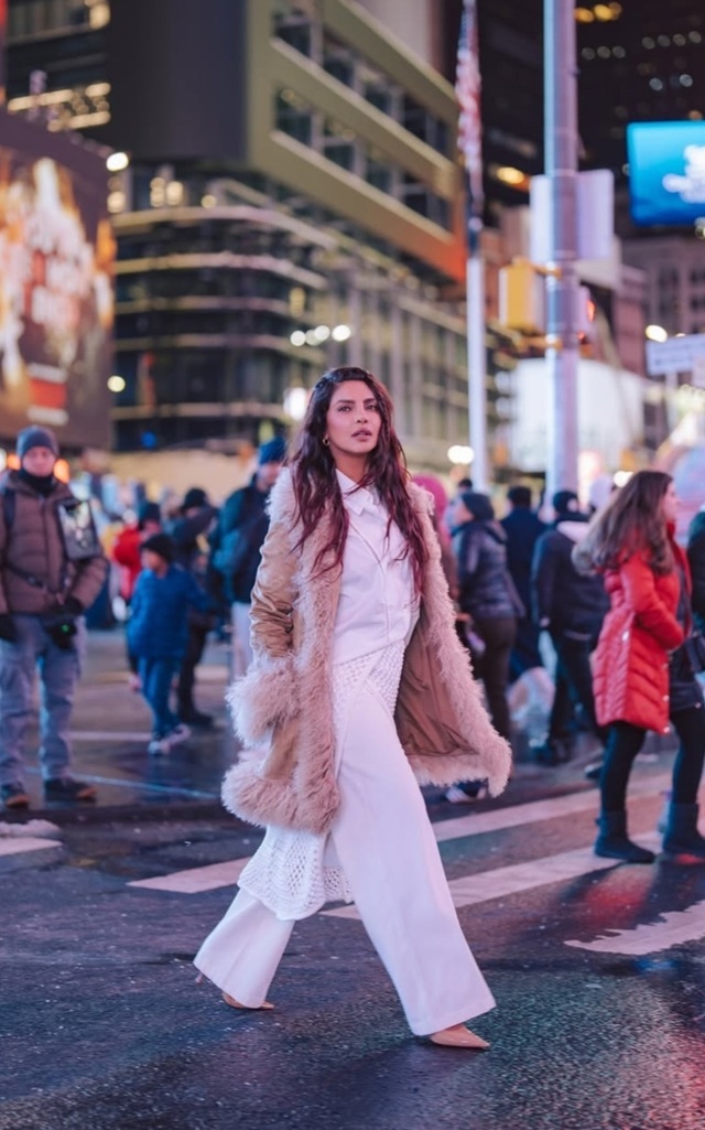 Priyanka Chopra strolls through busy New York streets, keeps fashion game on point