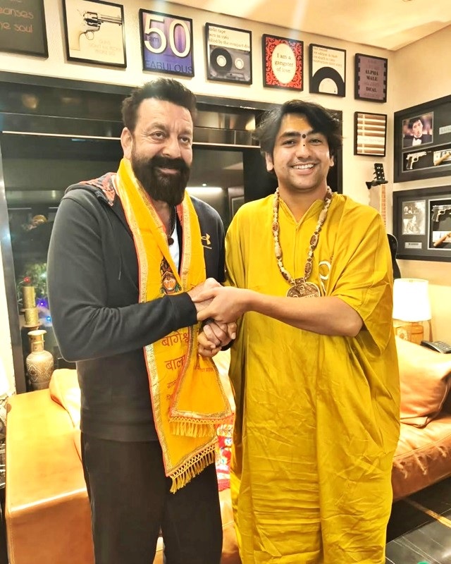 Sanjay Dutt honoured to have Bageshwar baba visit his home