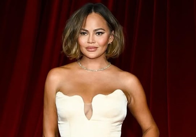 Chrissy Teigen says social media should shut off 'between 6 p.m. and 6 a.m' 