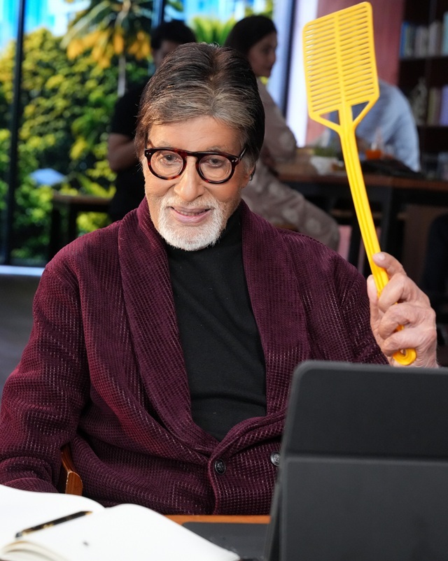 Amitabh Bachchan quips he's the 'greatest makkhi maar in the business'
