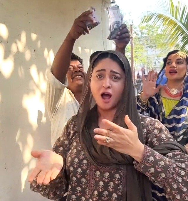 Mahhi Vij channels her inner Sridevi as she recreates 'Naam Mera Premkali' with 'Seher' cast